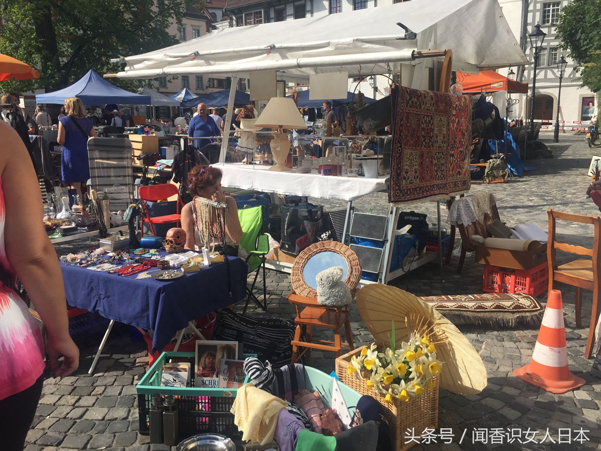 看看瑞士古城圣加仑市的跳骚市场，在文化的熏陶下也文化起来